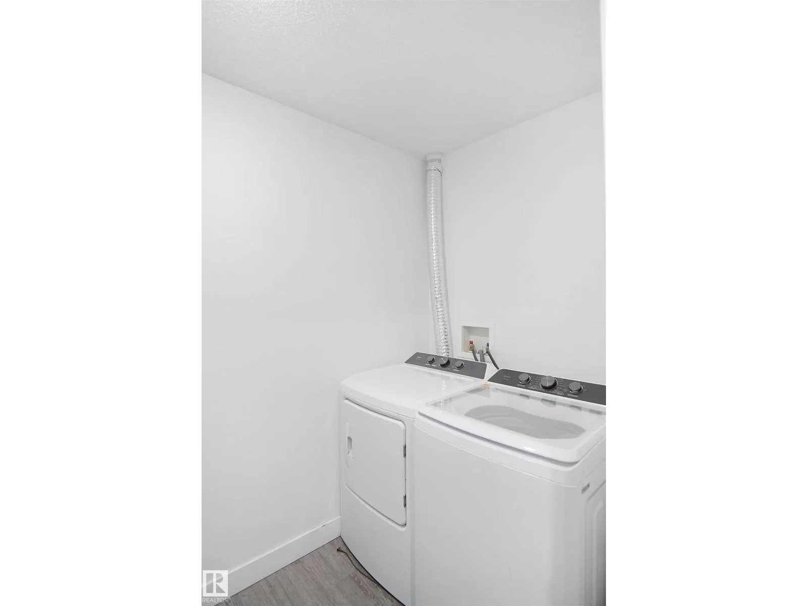 #403 15211 139 ST NW