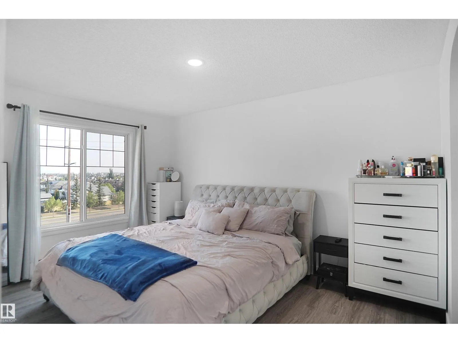 #403 15211 139 ST NW