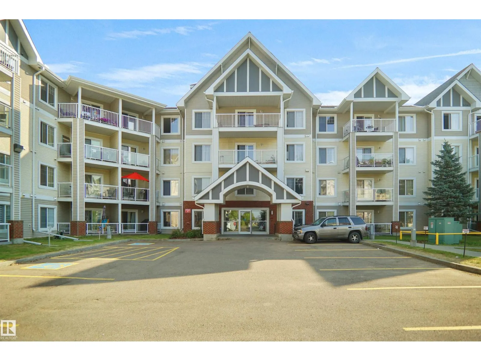 #403 15211 139 ST NW