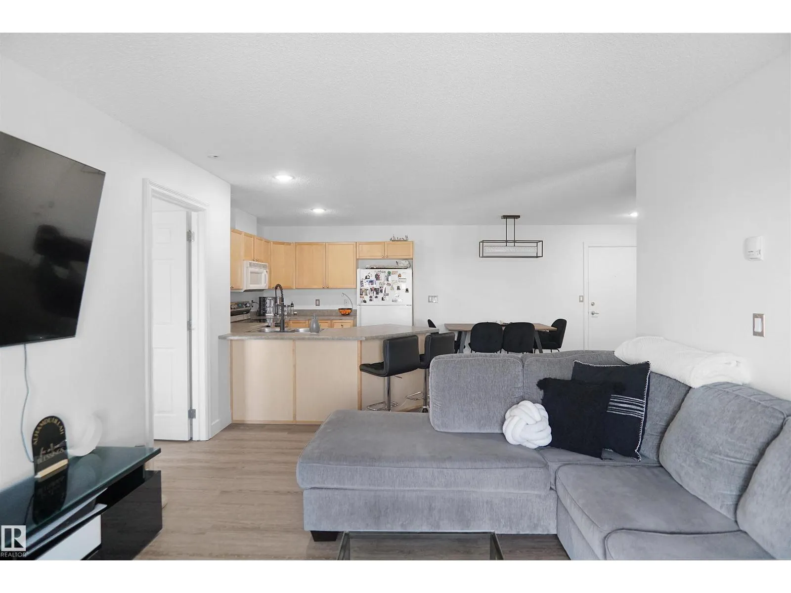 #403 15211 139 ST NW