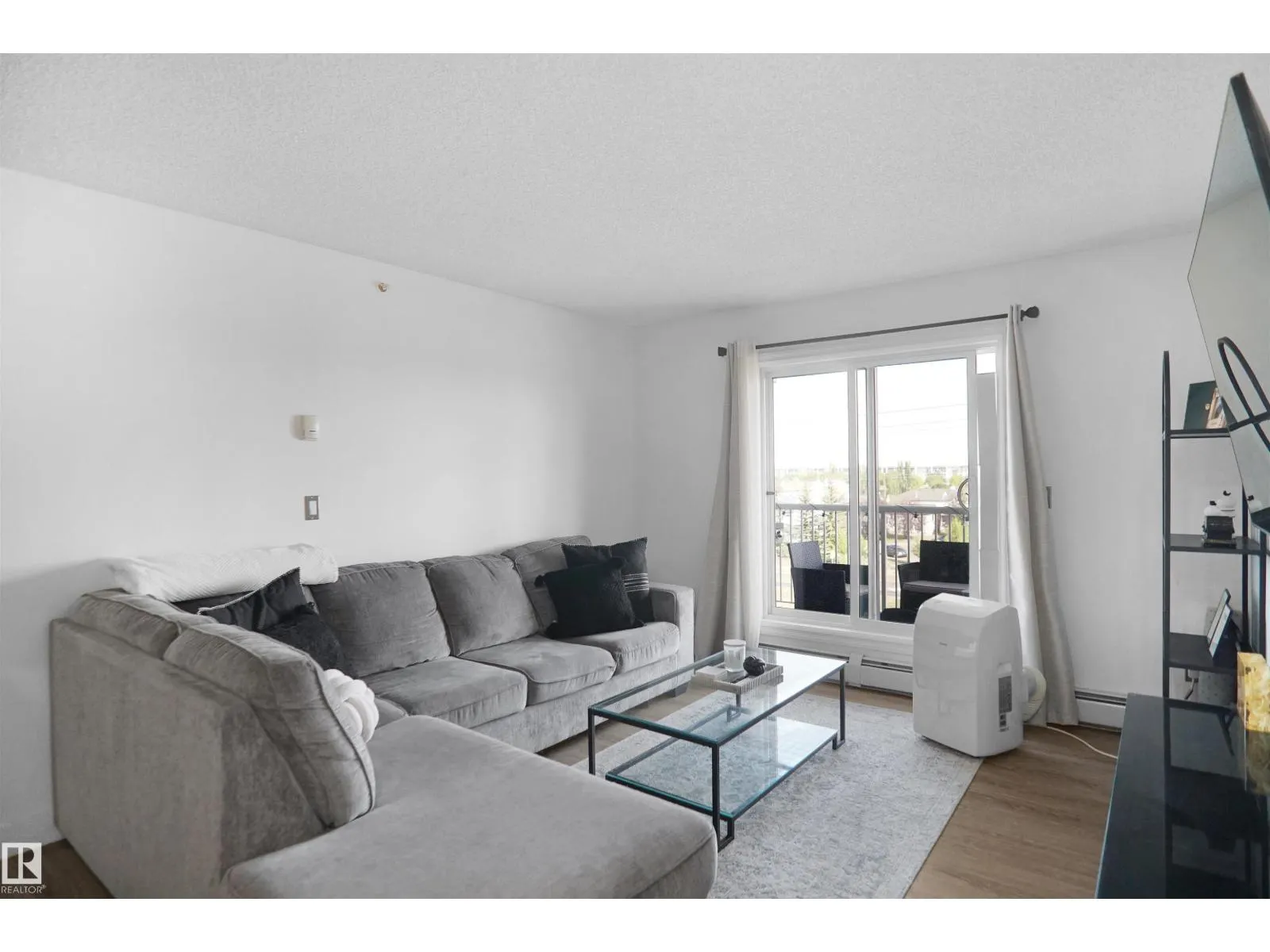 #403 15211 139 ST NW