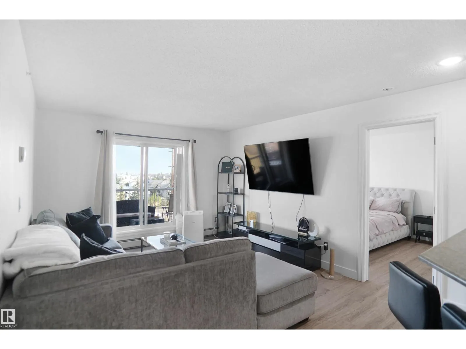 #403 15211 139 ST NW