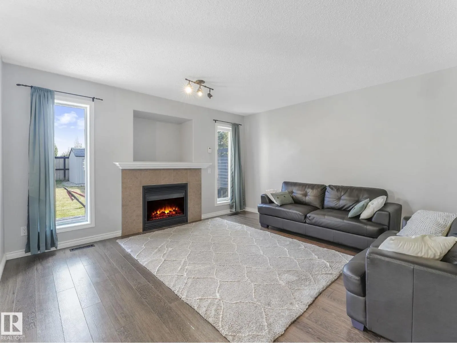 337 COWAN CR