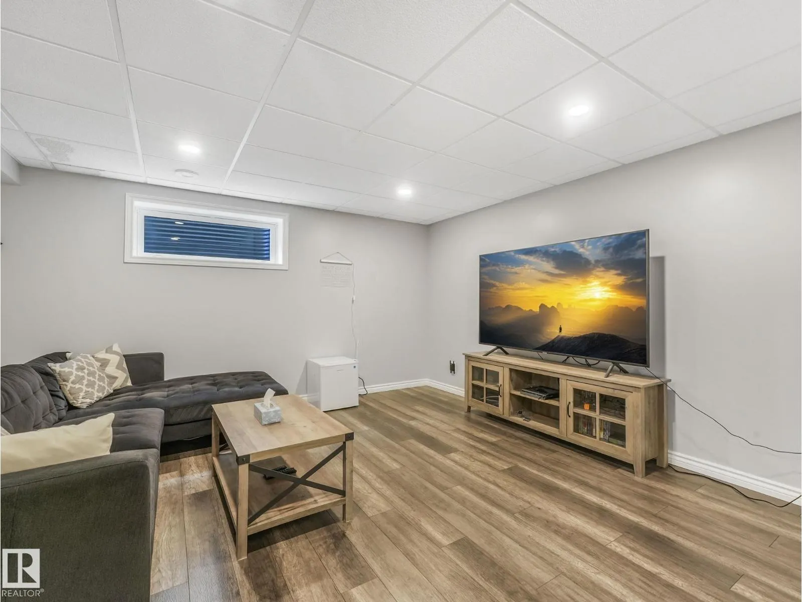 337 COWAN CR