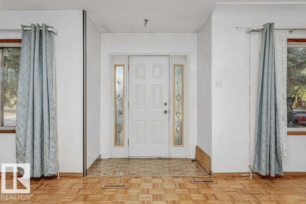 11248 85 ST NW