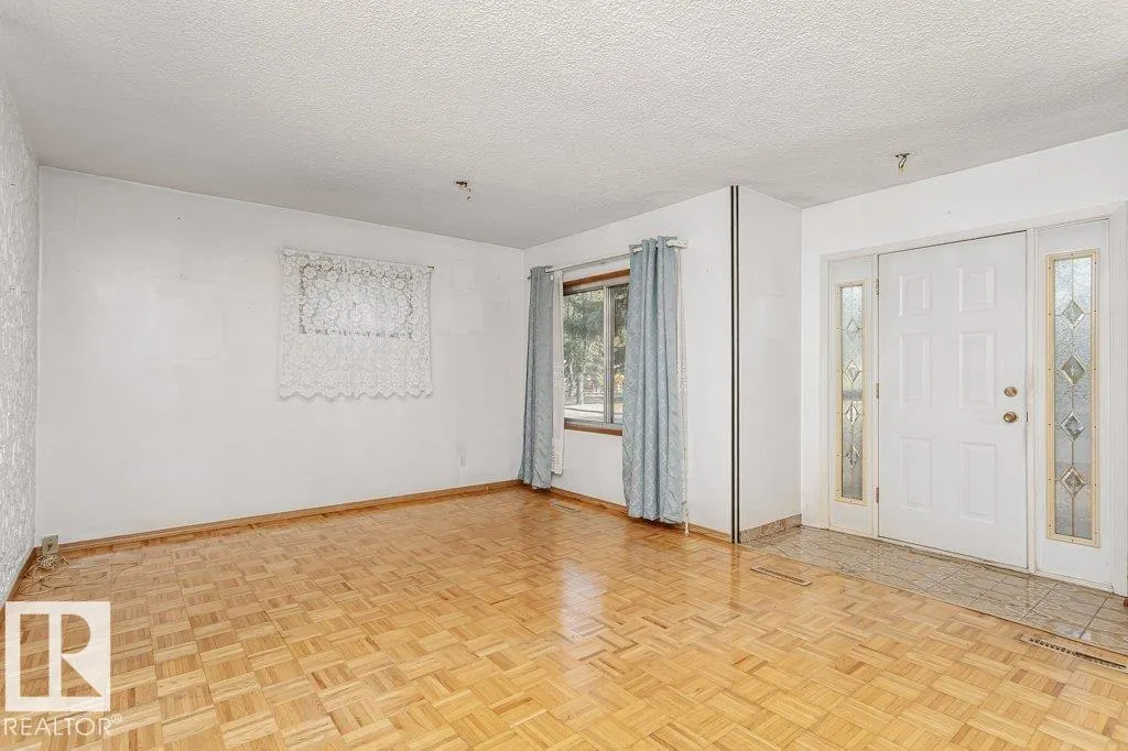 11248 85 ST NW