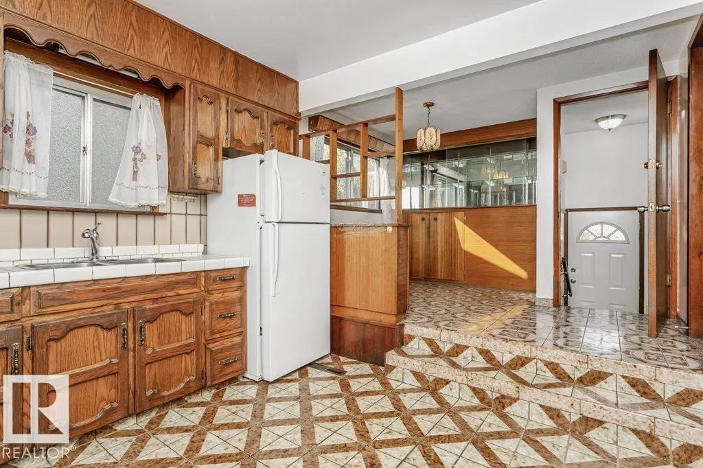 11248 85 ST NW