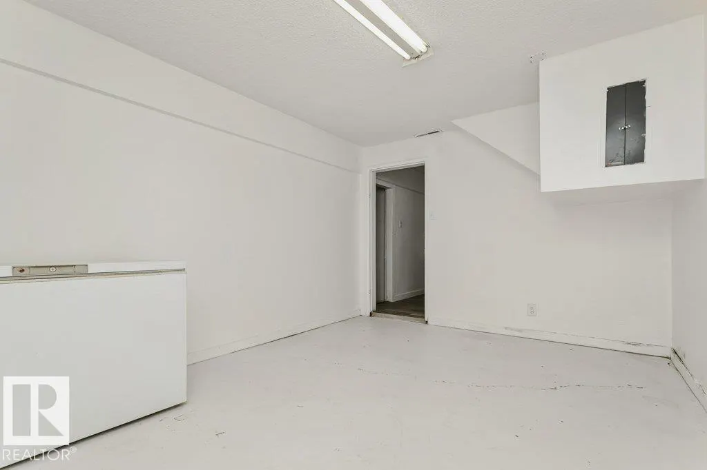 11248 85 ST NW