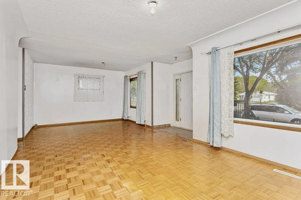 11248 85 ST NW