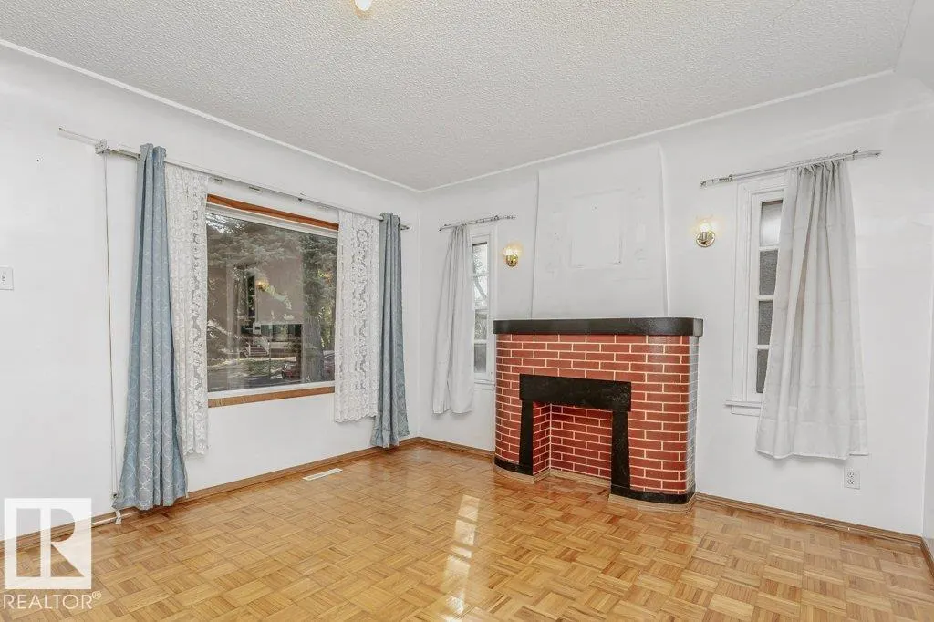 11248 85 ST NW