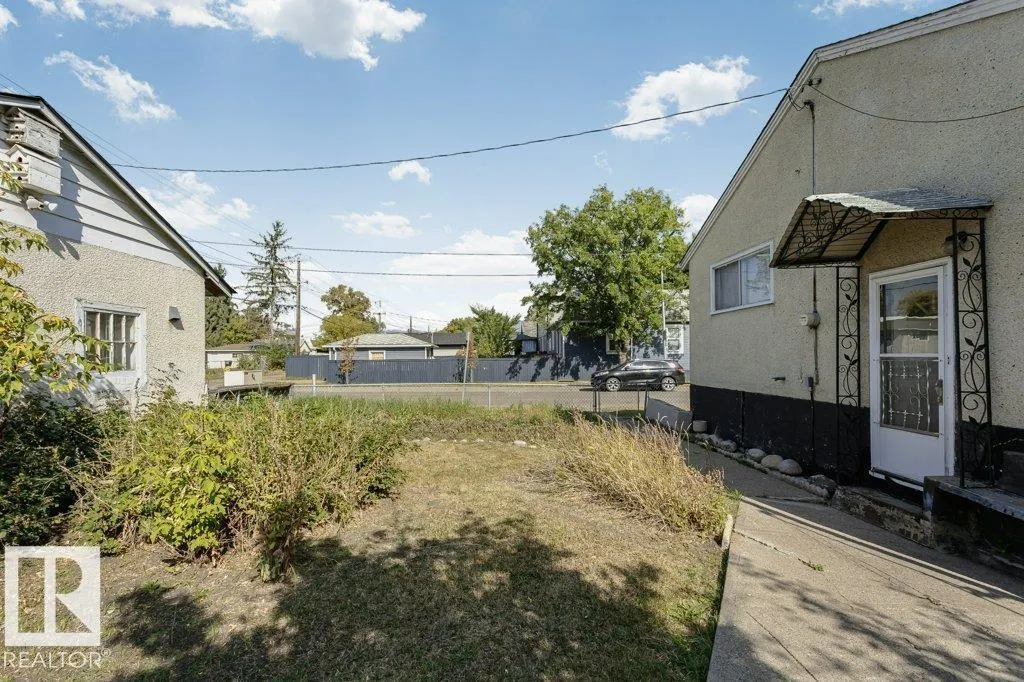11248 85 ST NW