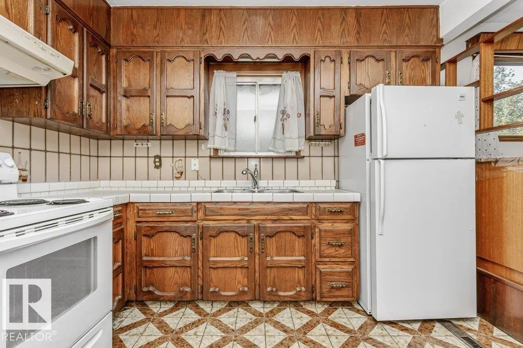 11248 85 ST NW