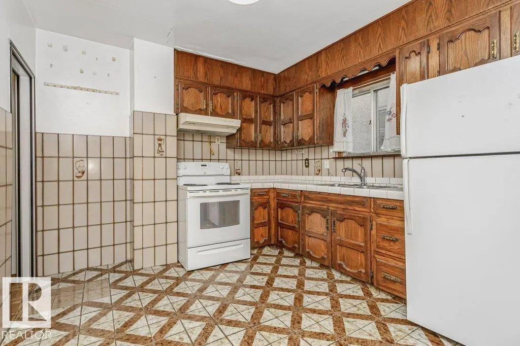 11248 85 ST NW