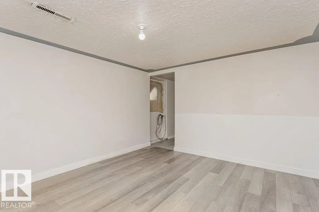 11248 85 ST NW