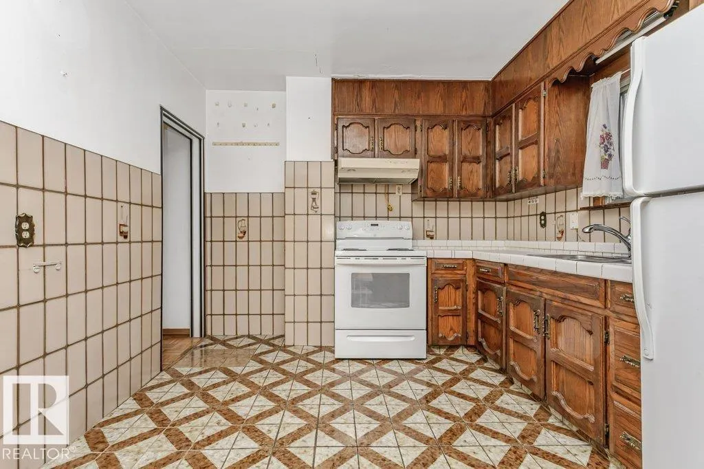 11248 85 ST NW