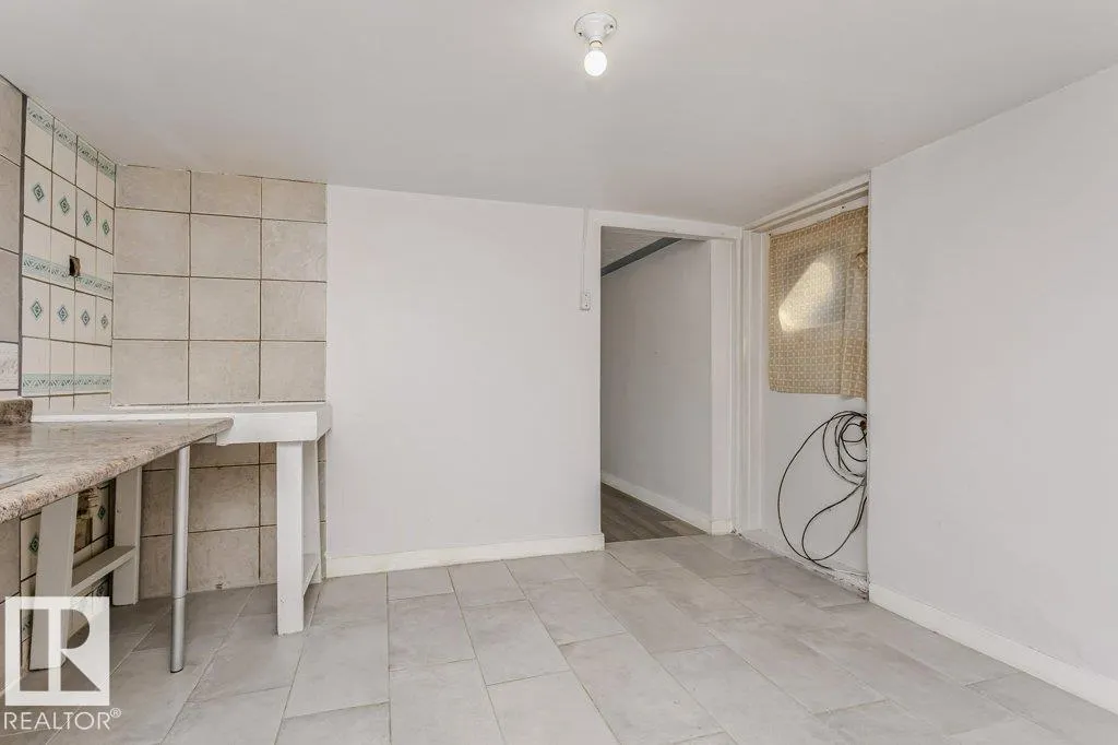 11248 85 ST NW