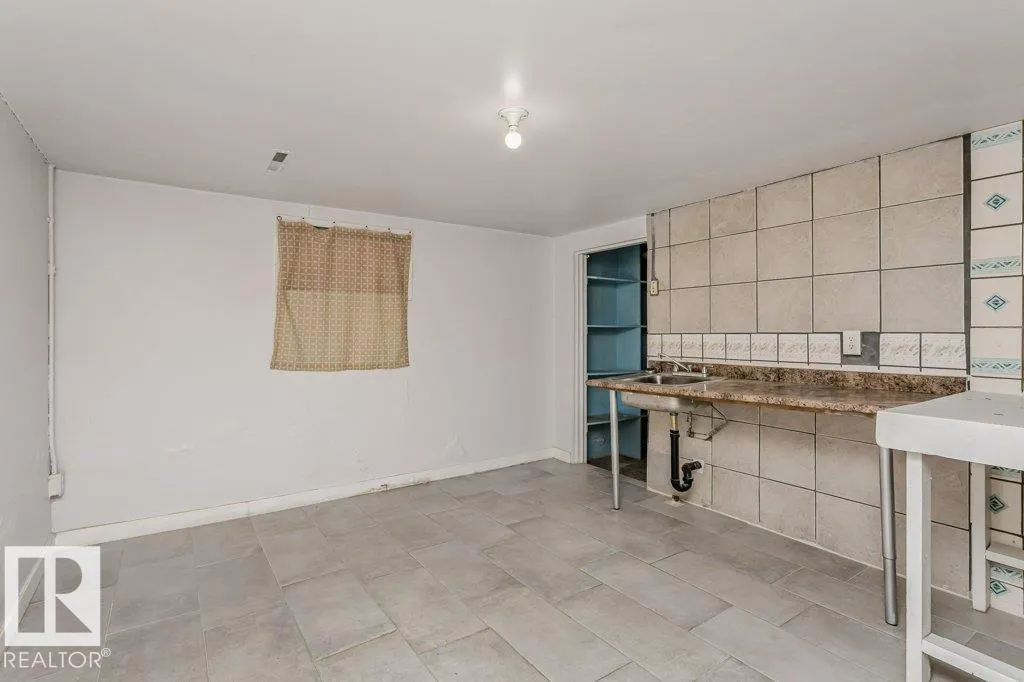 11248 85 ST NW