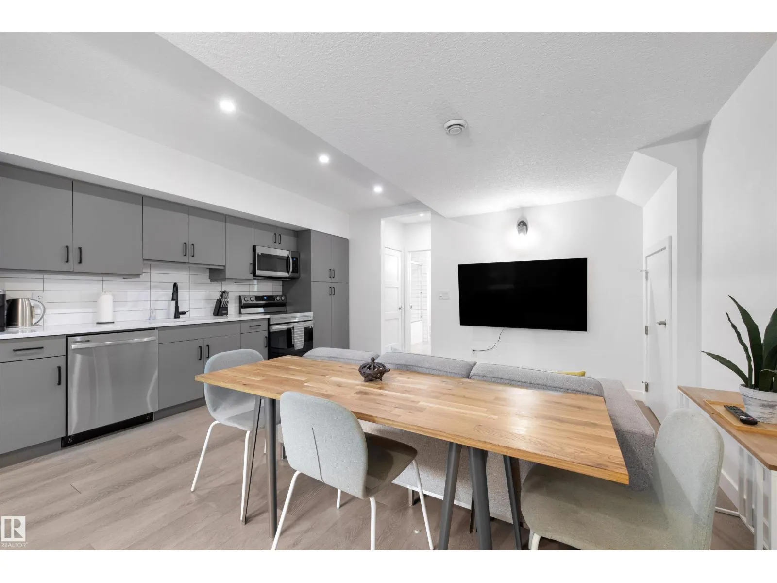 11204 & 11206 55 AV NW