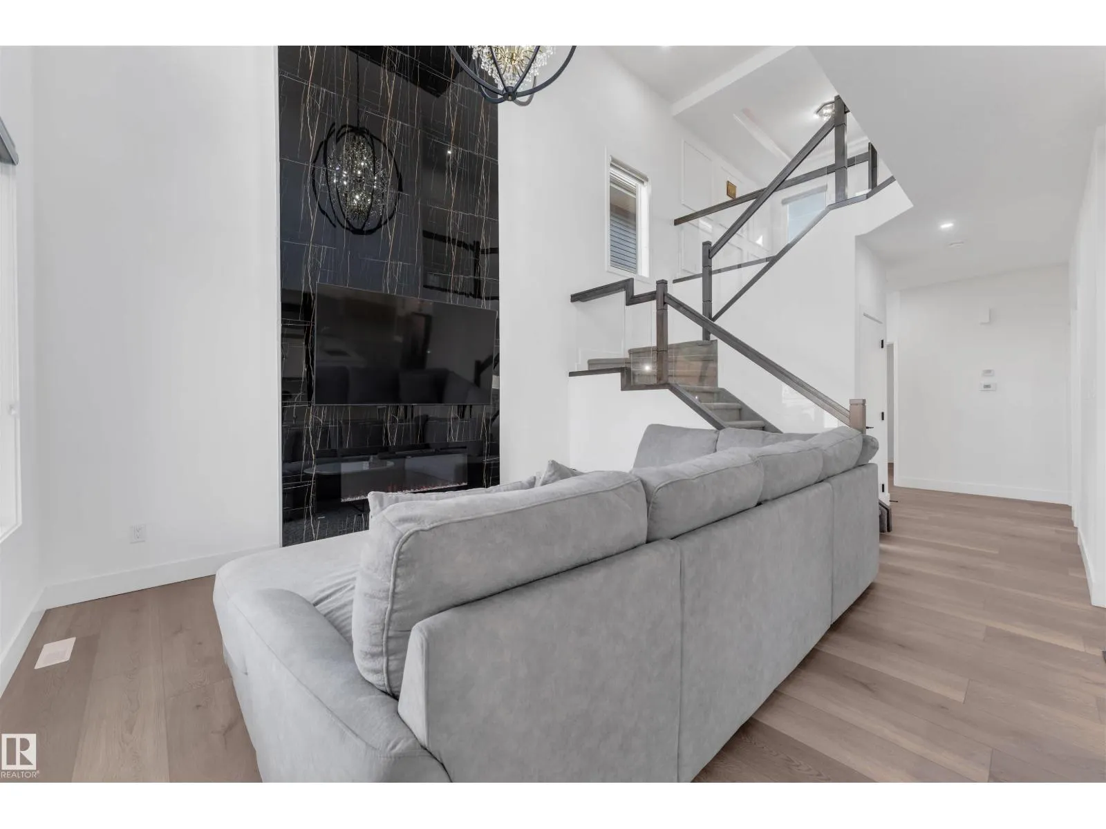 445 ROBERTS CR