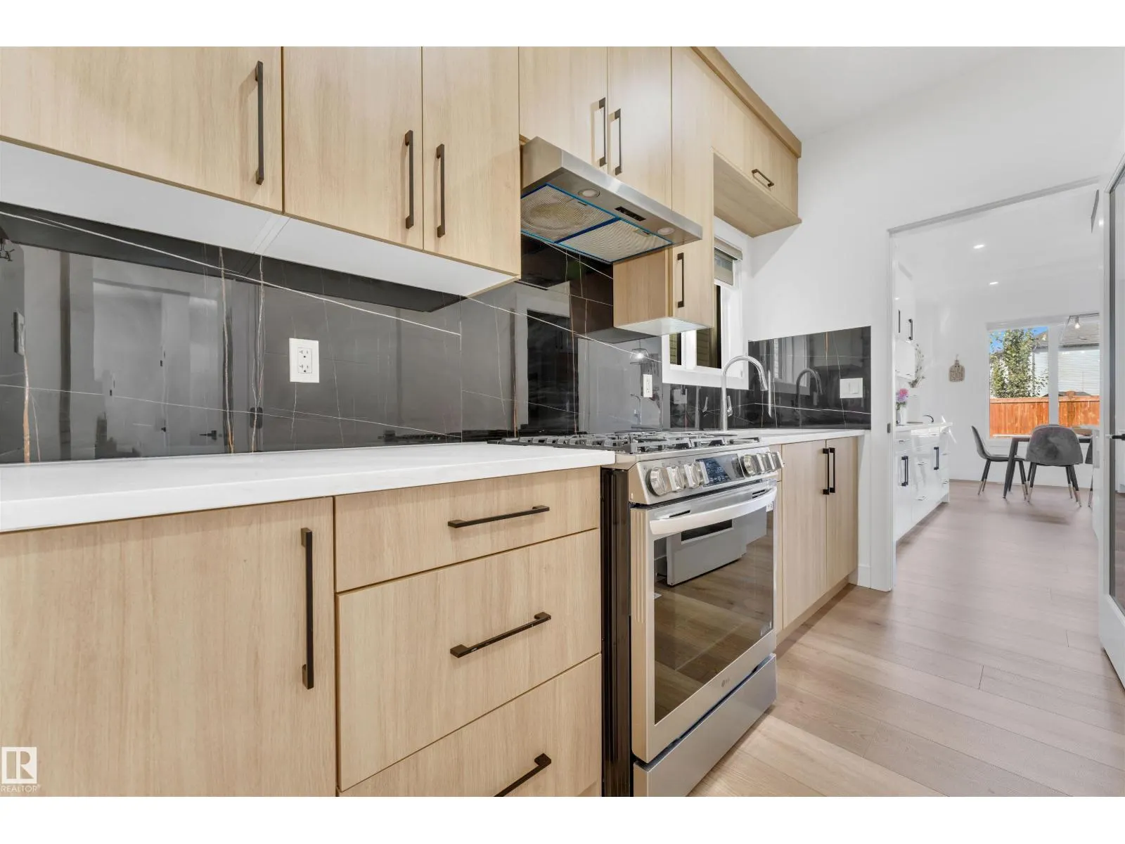 445 ROBERTS CR