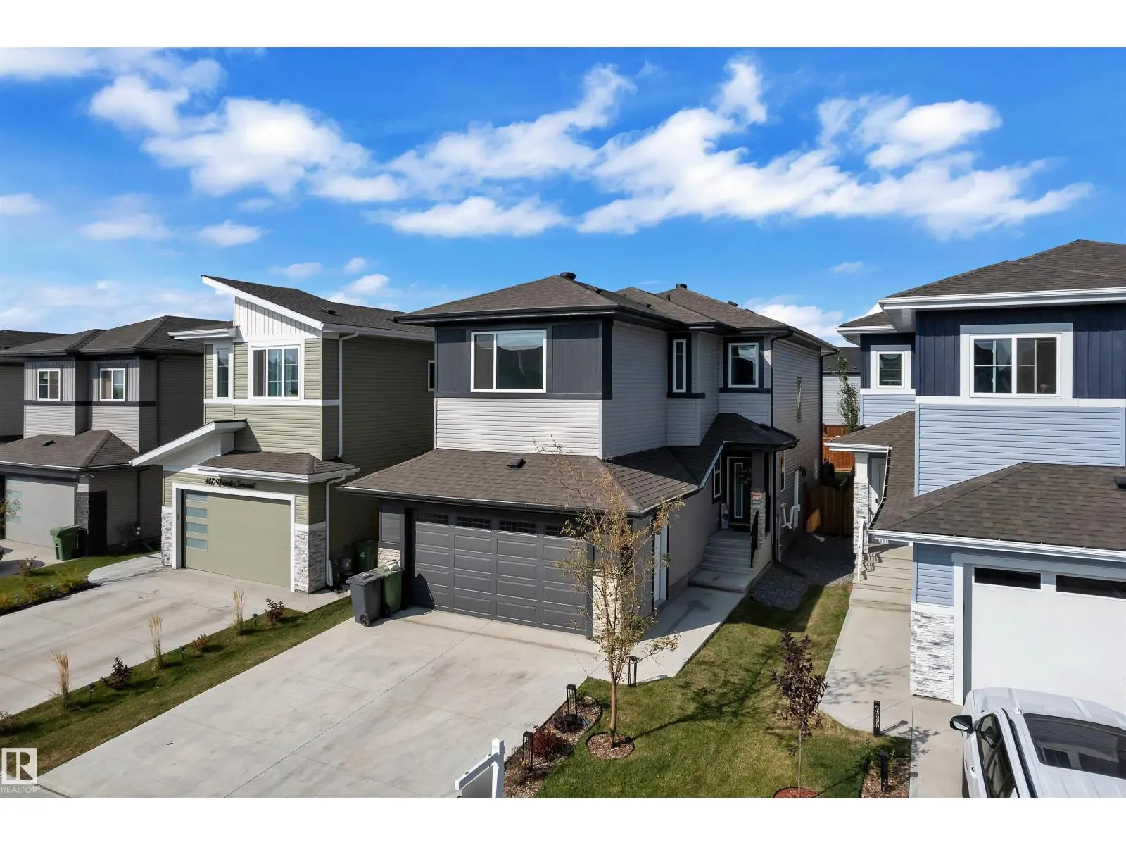 445 ROBERTS CR