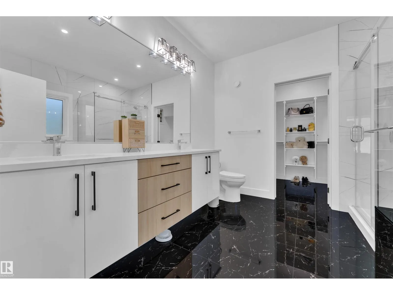 445 ROBERTS CR