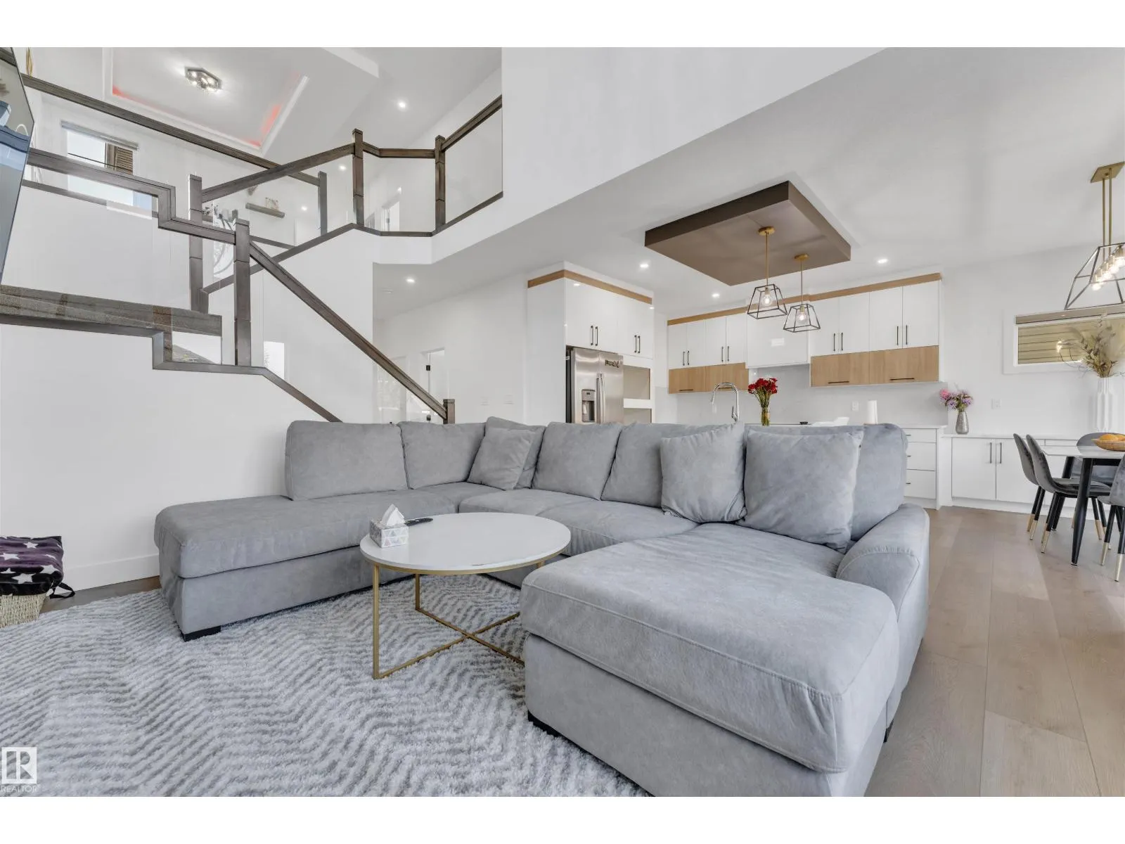 445 ROBERTS CR