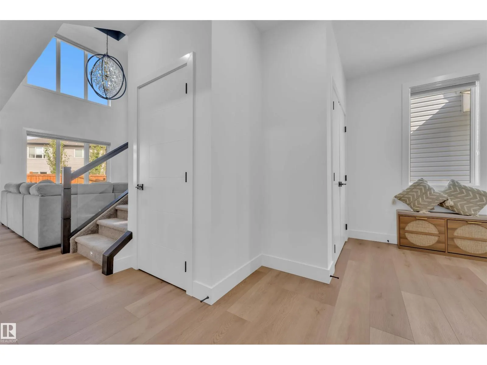 445 ROBERTS CR