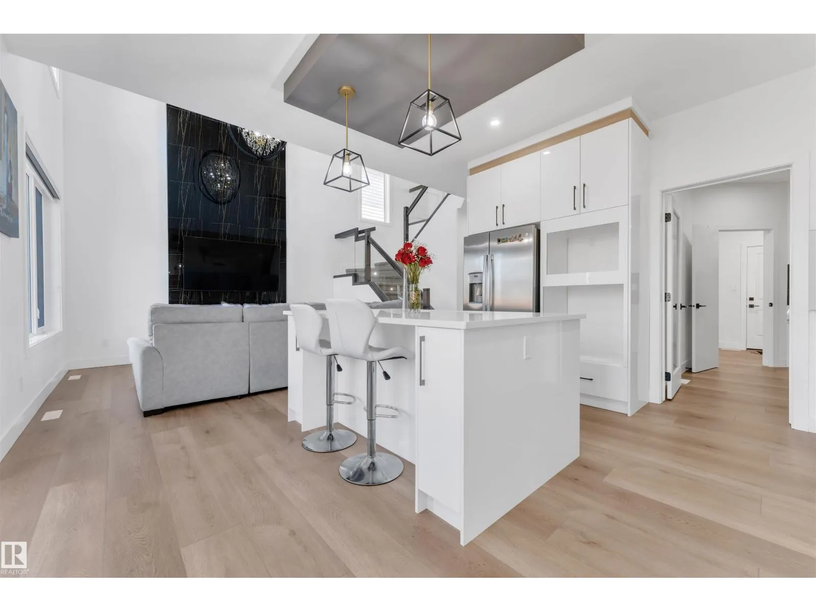 445 ROBERTS CR