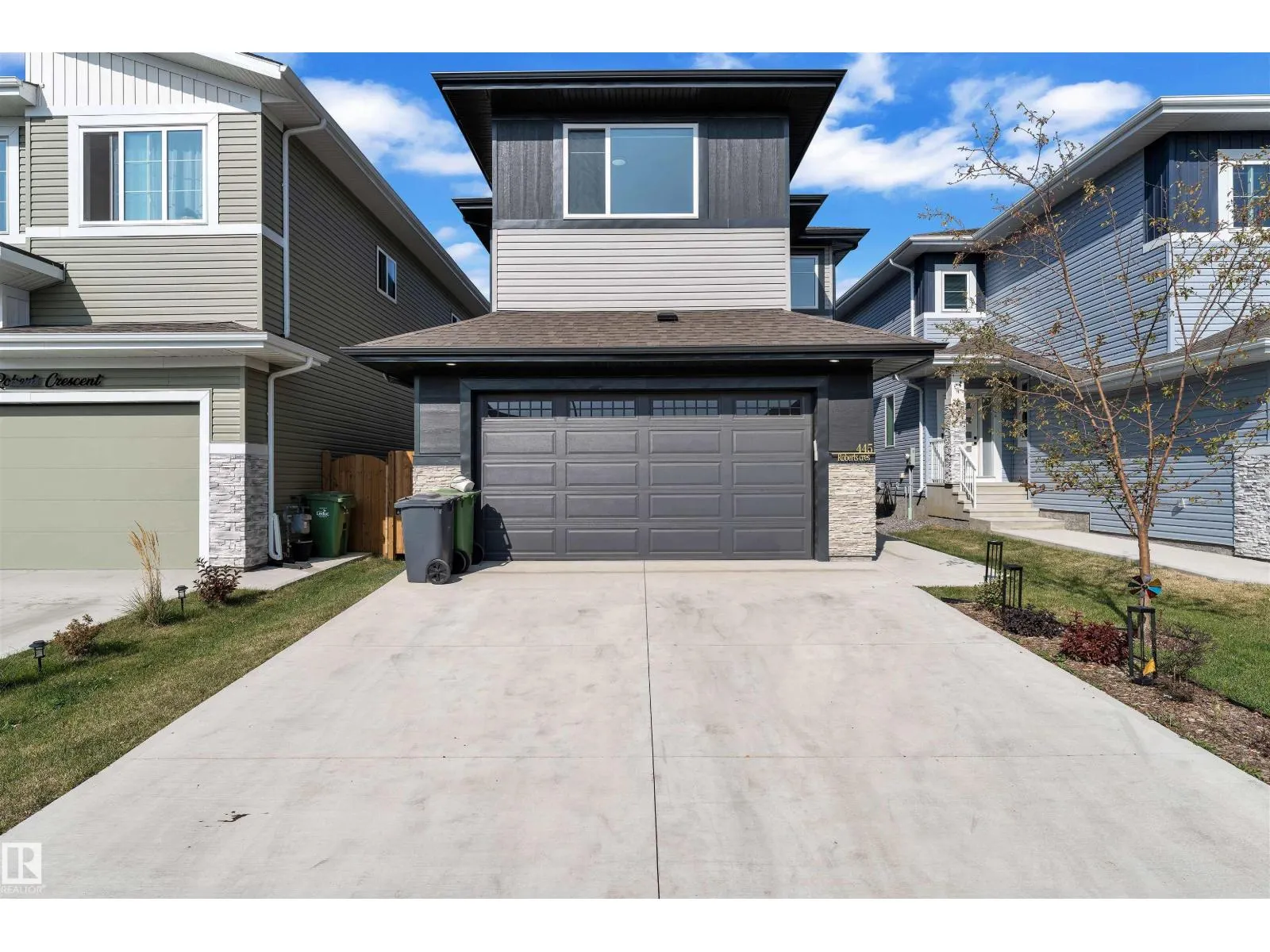 445 ROBERTS CR
