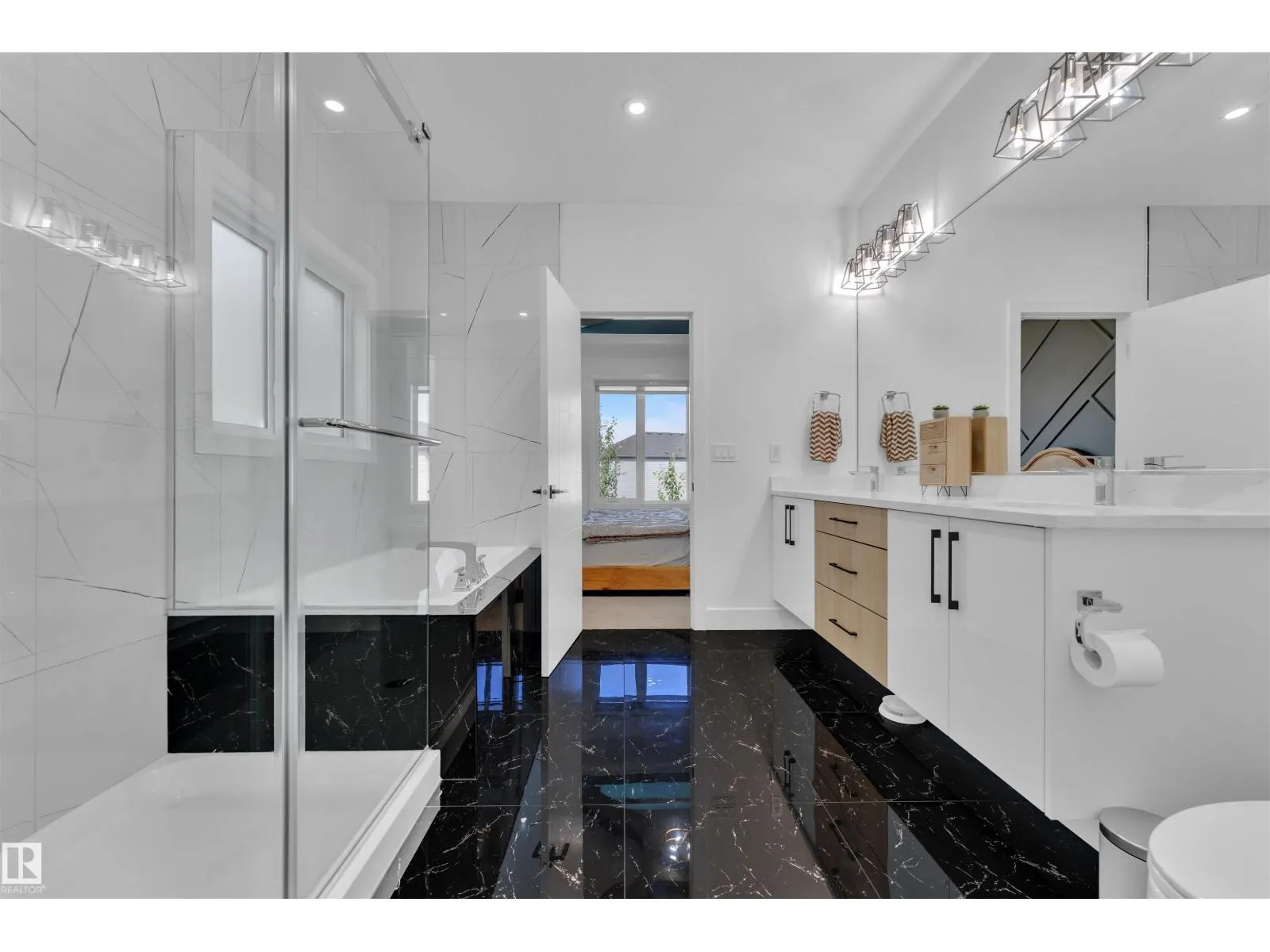 445 ROBERTS CR