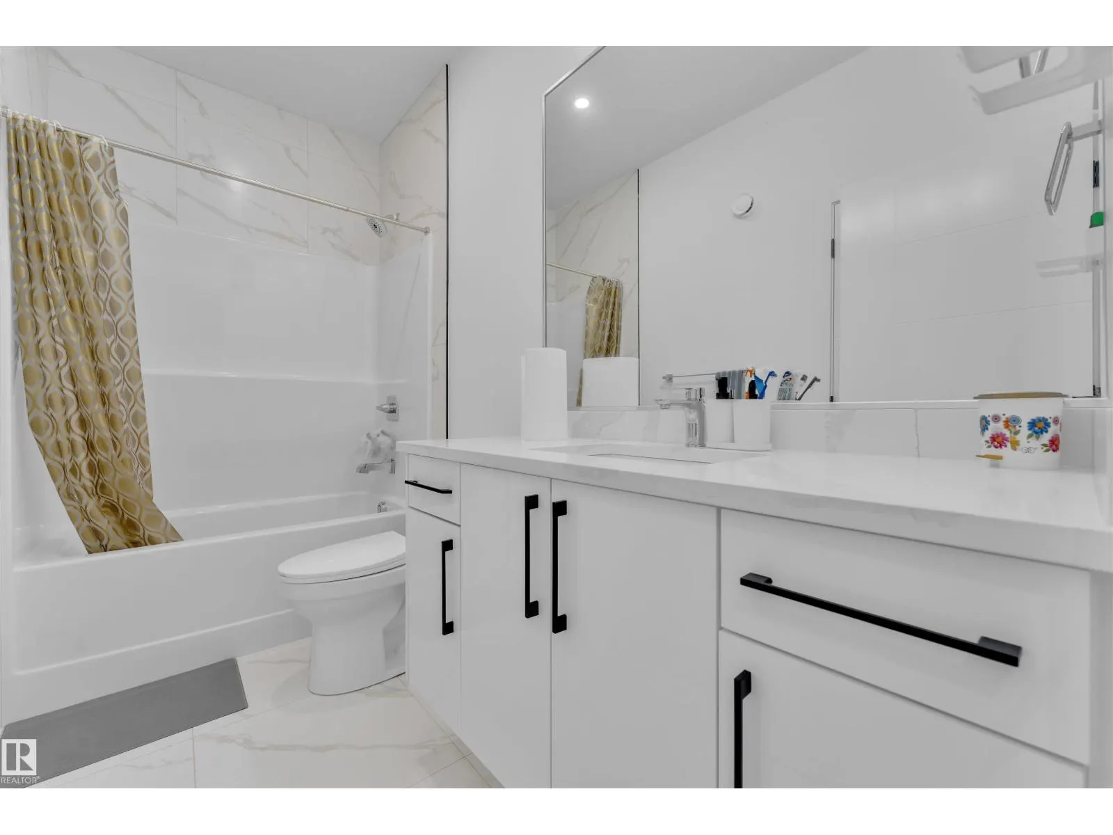 445 ROBERTS CR