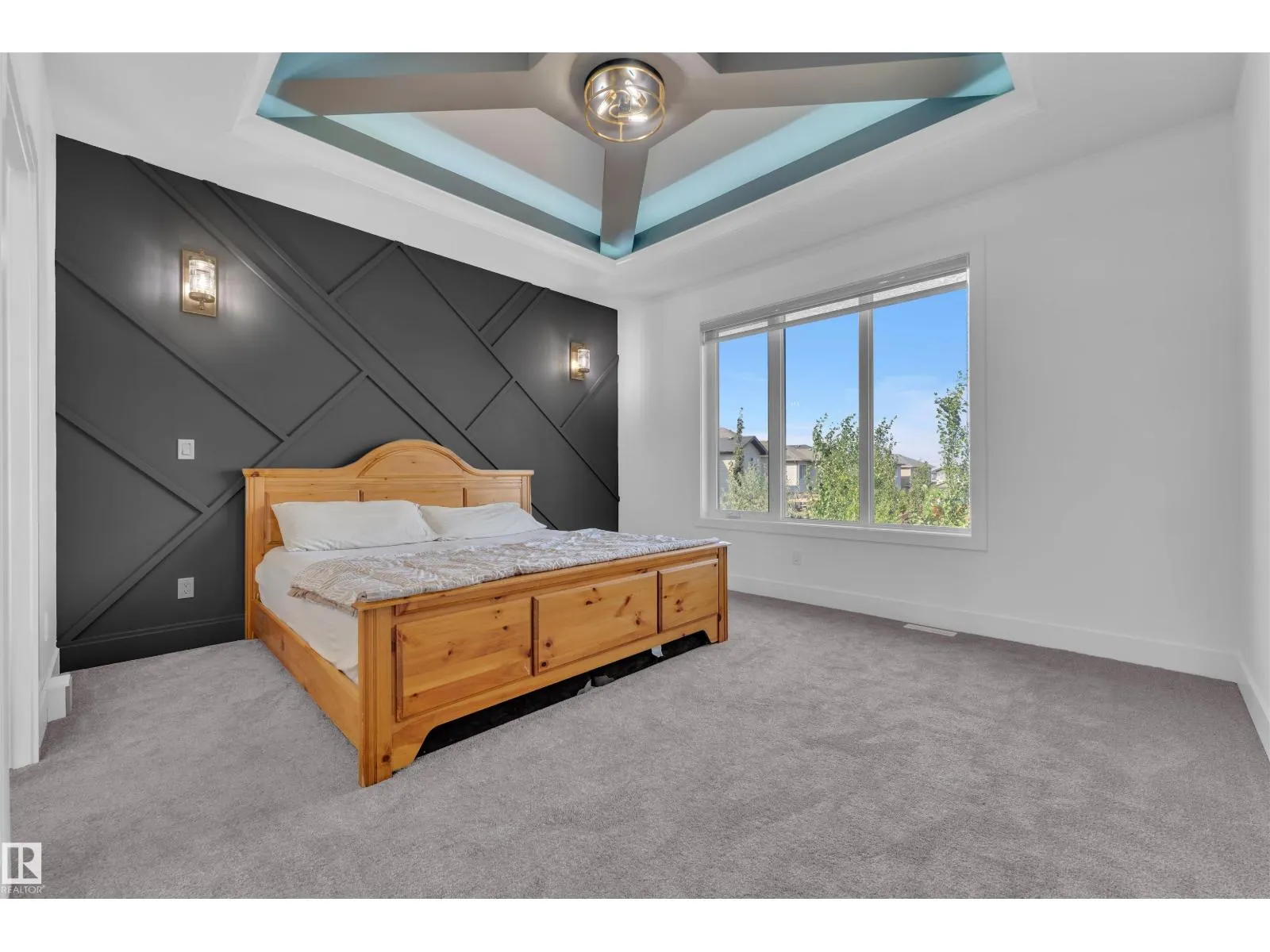 445 ROBERTS CR