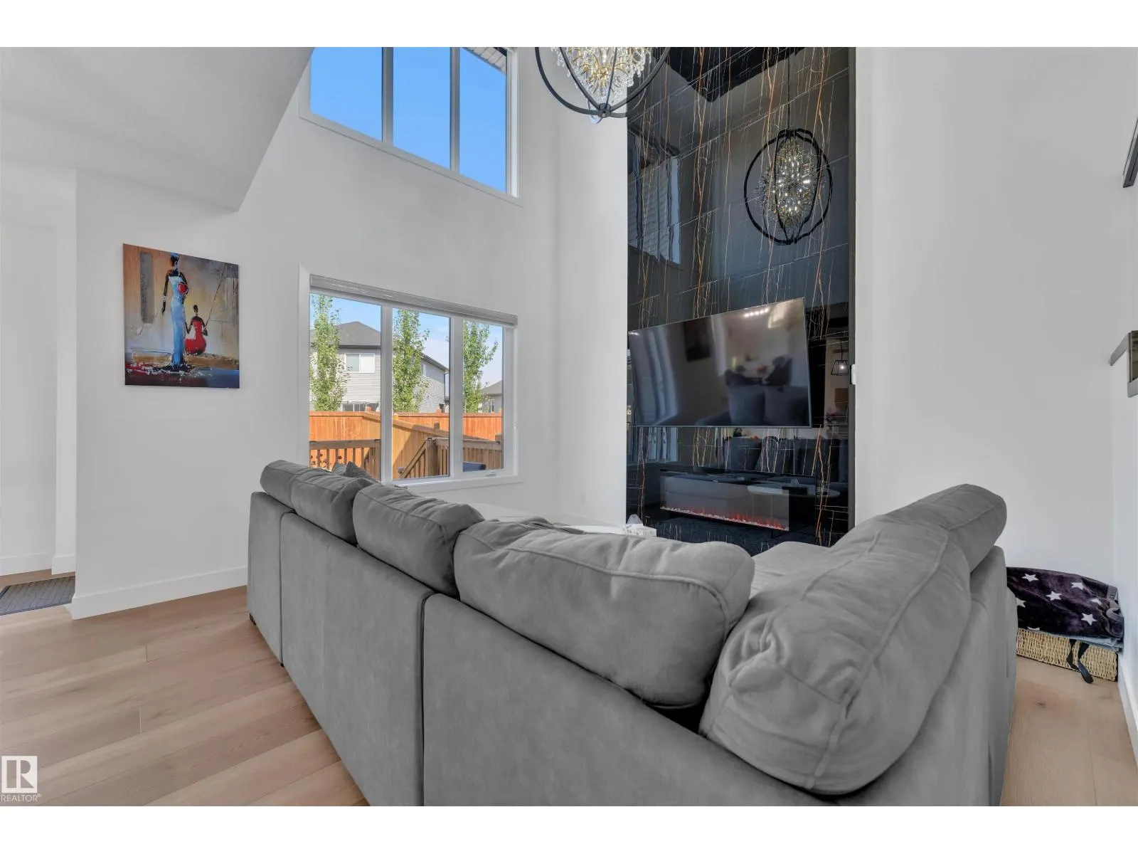 445 ROBERTS CR
