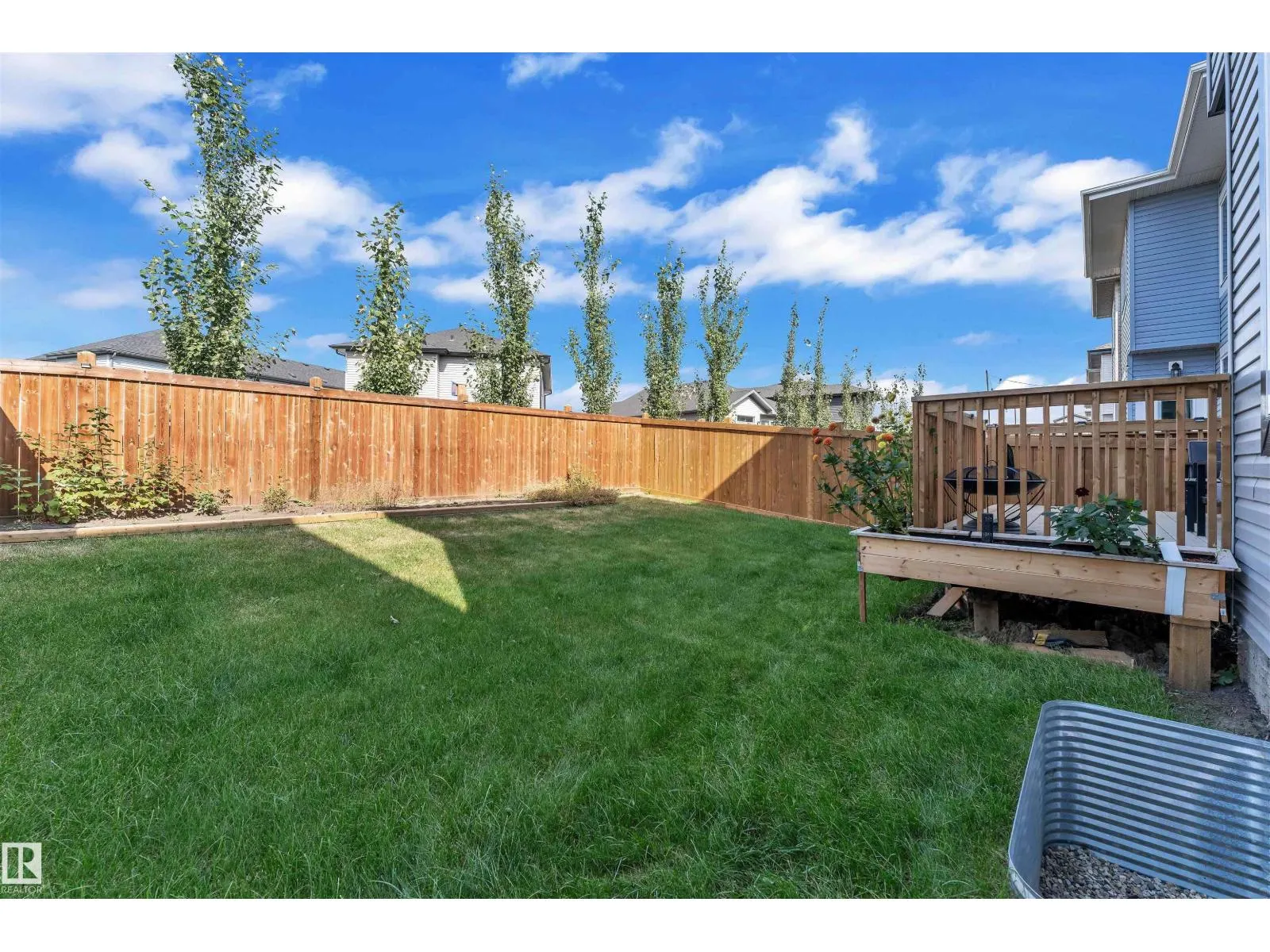 445 ROBERTS CR