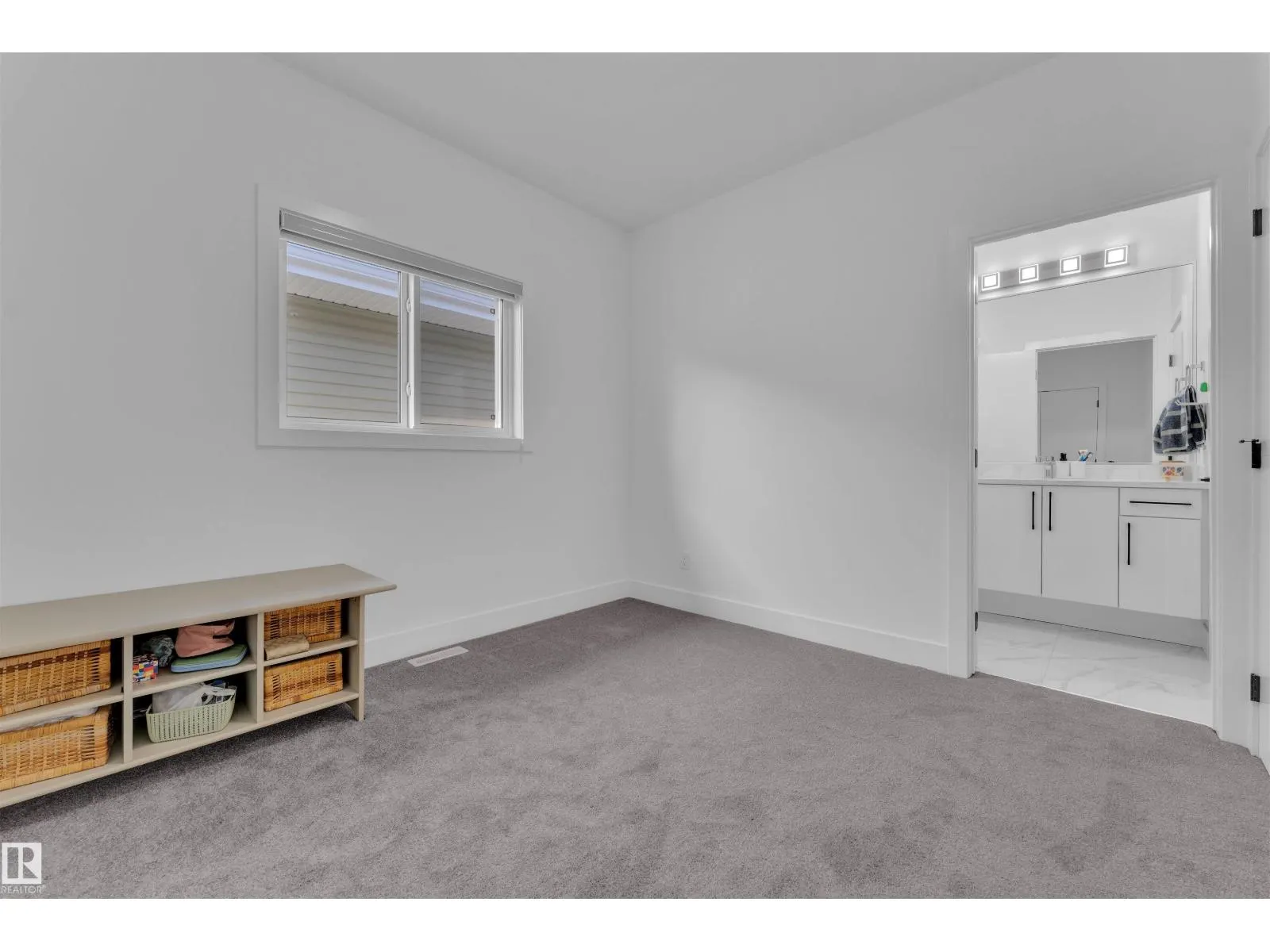 445 ROBERTS CR