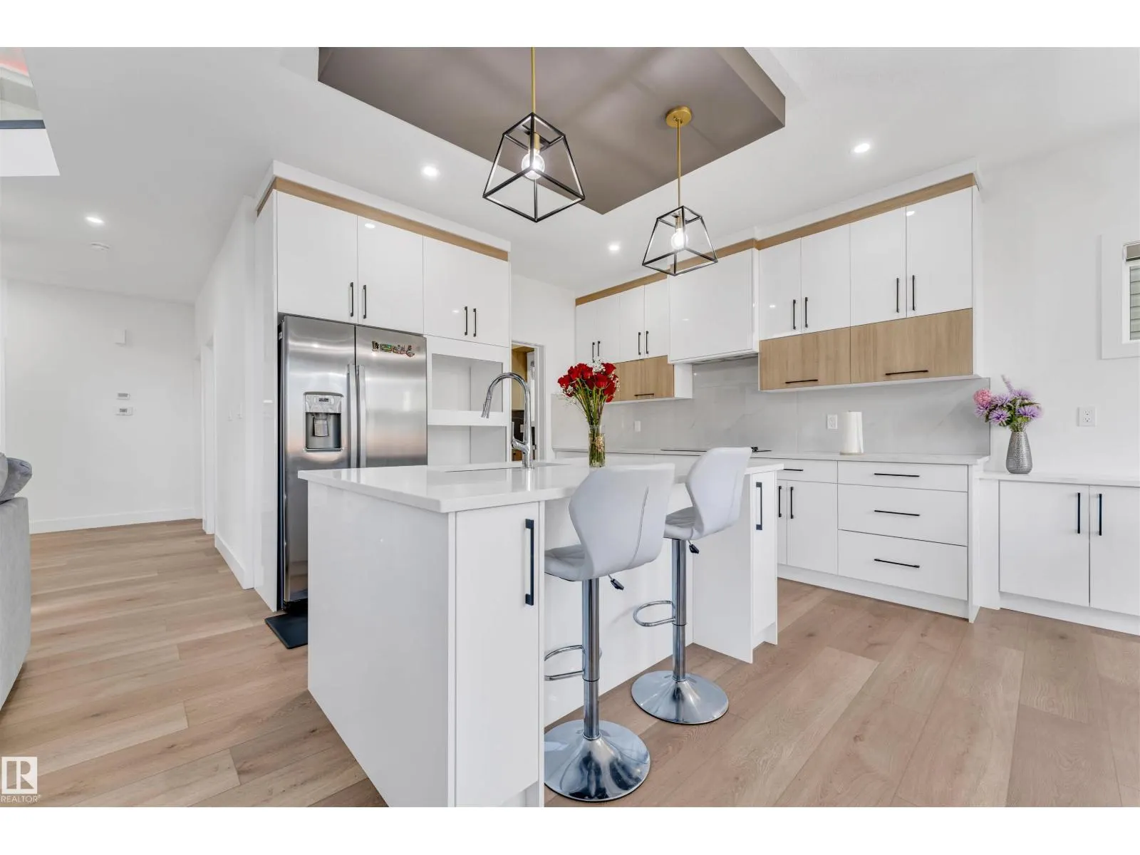 445 ROBERTS CR