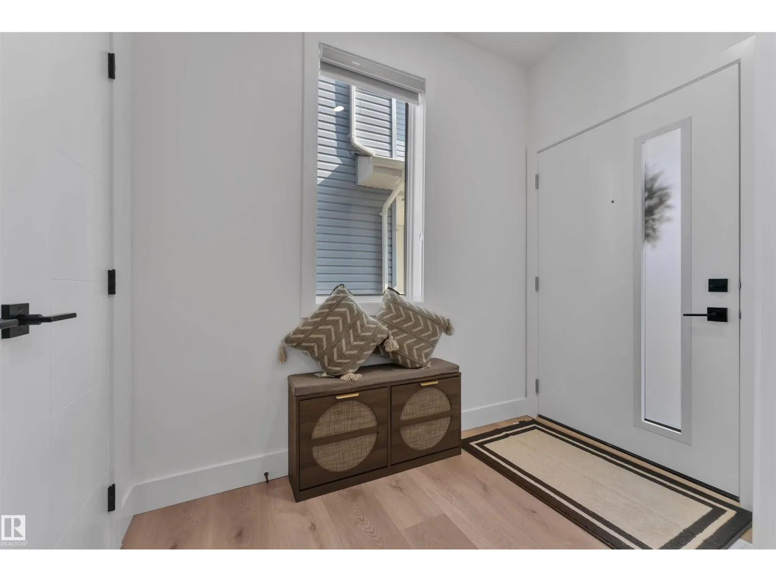 445 ROBERTS CR