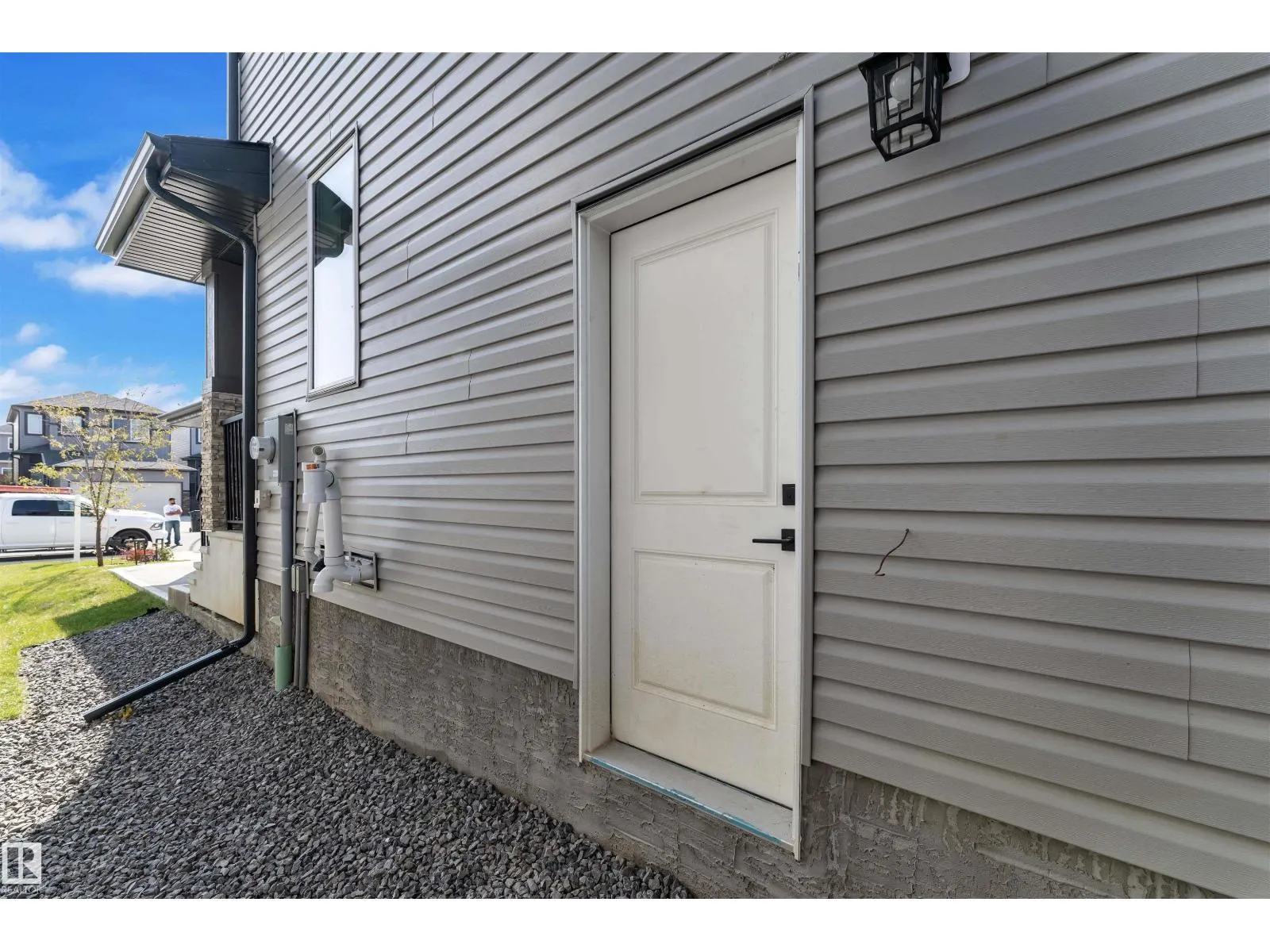 445 ROBERTS CR