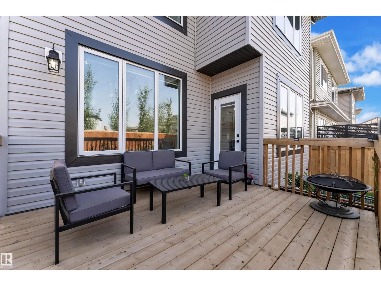445 ROBERTS CR