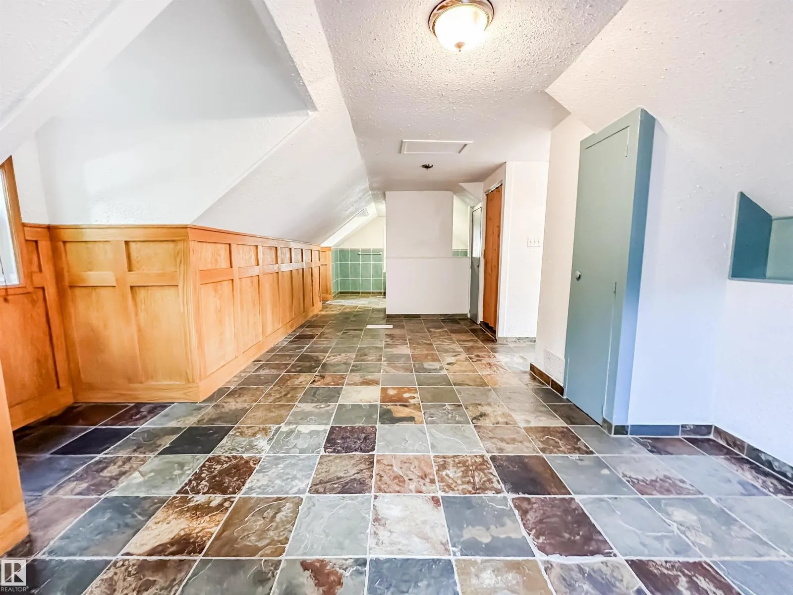 11133 57 ST NW