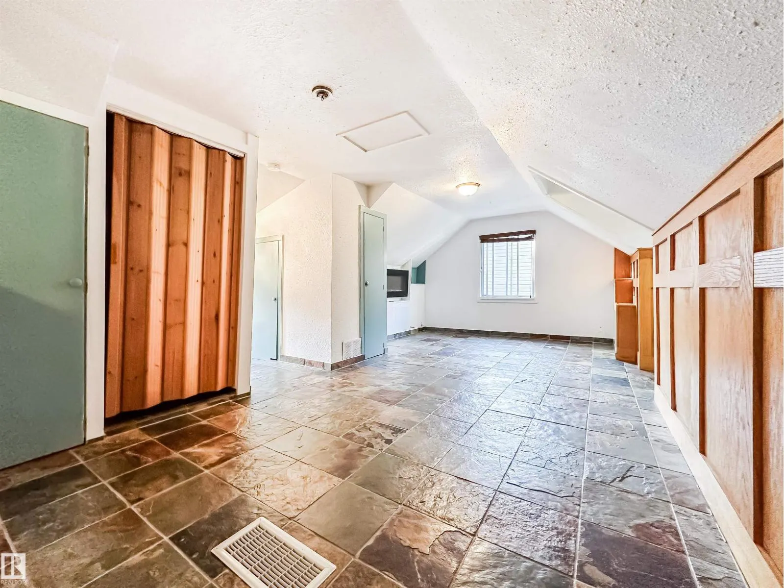 11133 57 ST NW
