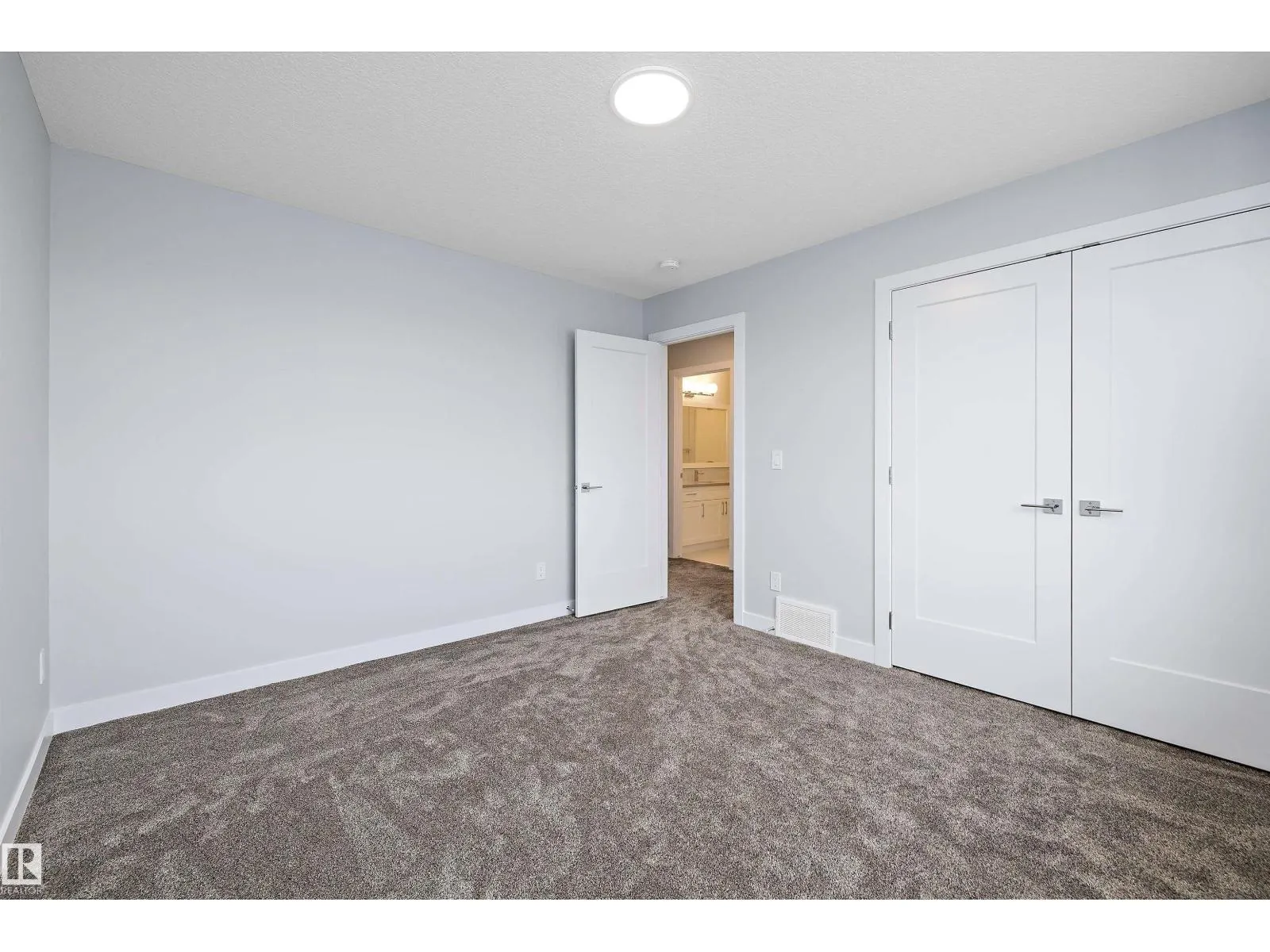 10214 92A AV