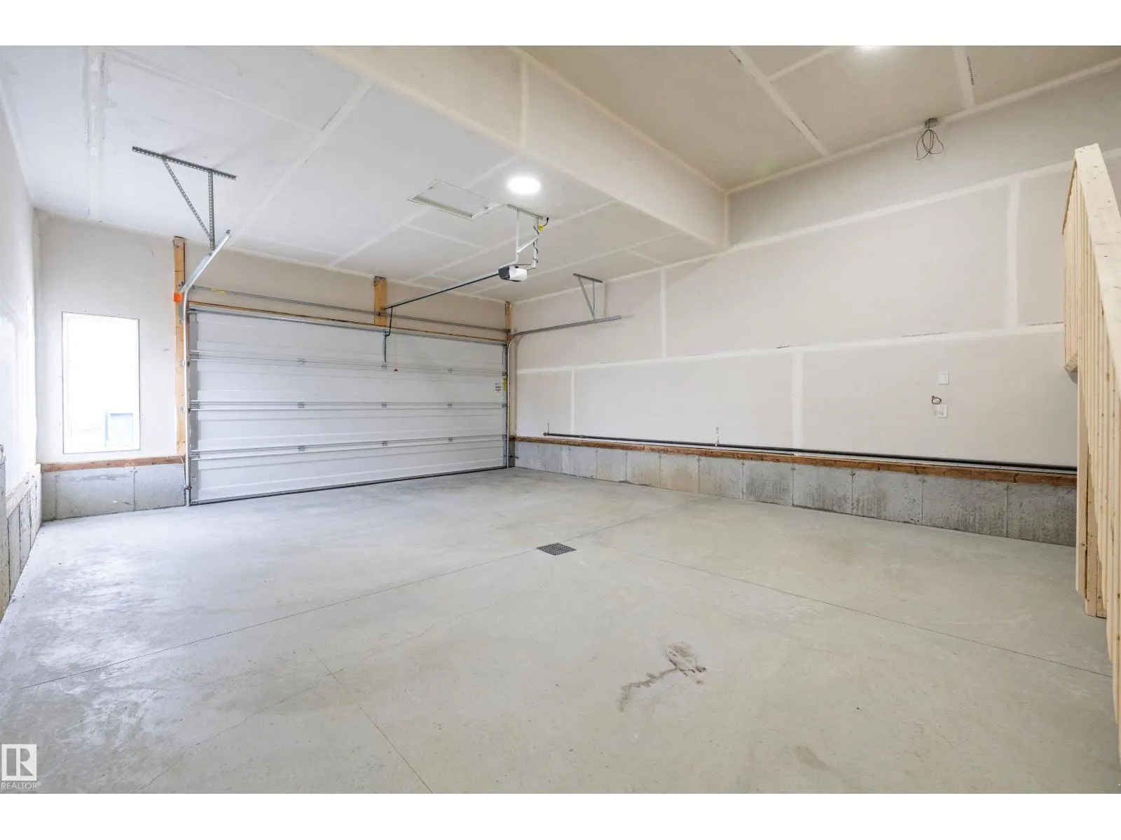 10214 92A AV