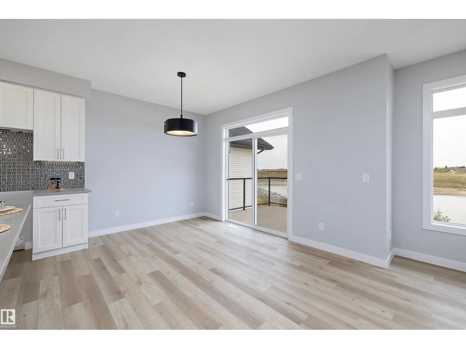 10214 92A AV