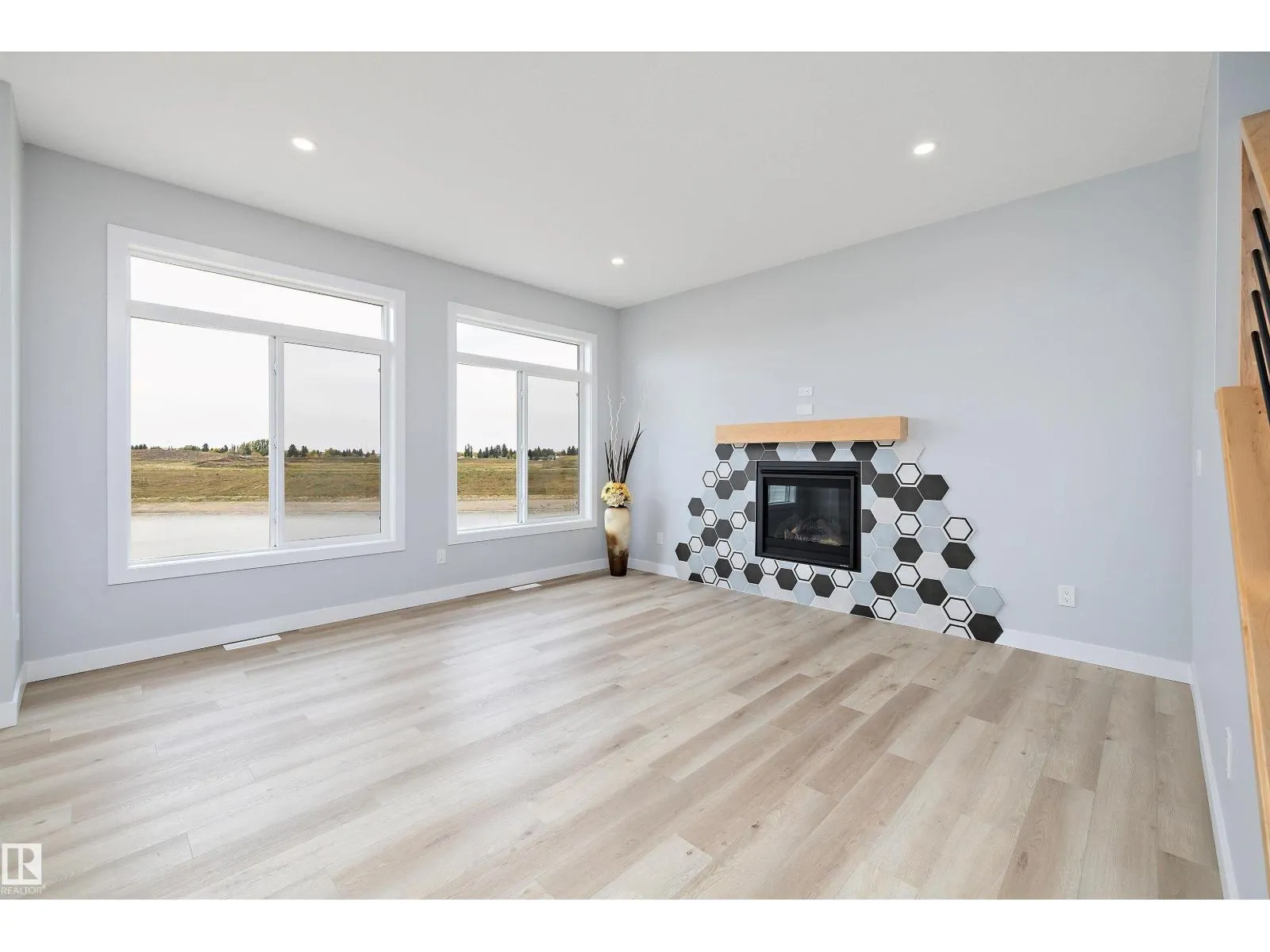 10214 92A AV
