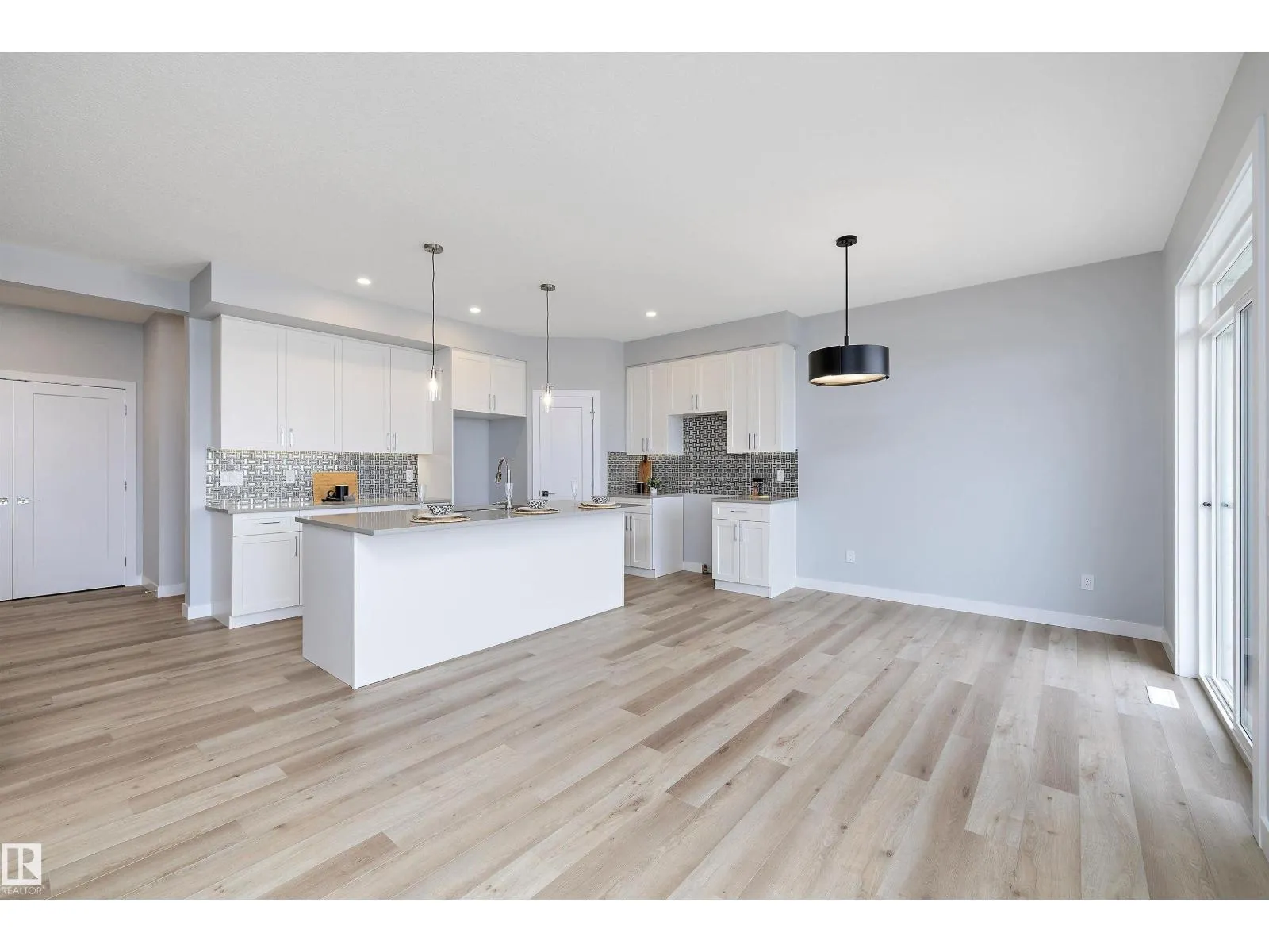 10214 92A AV