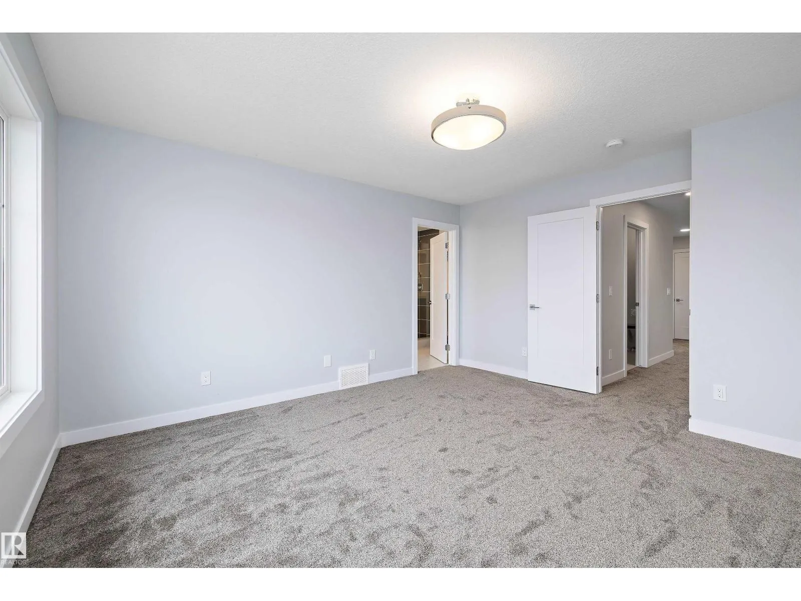 10214 92A AV
