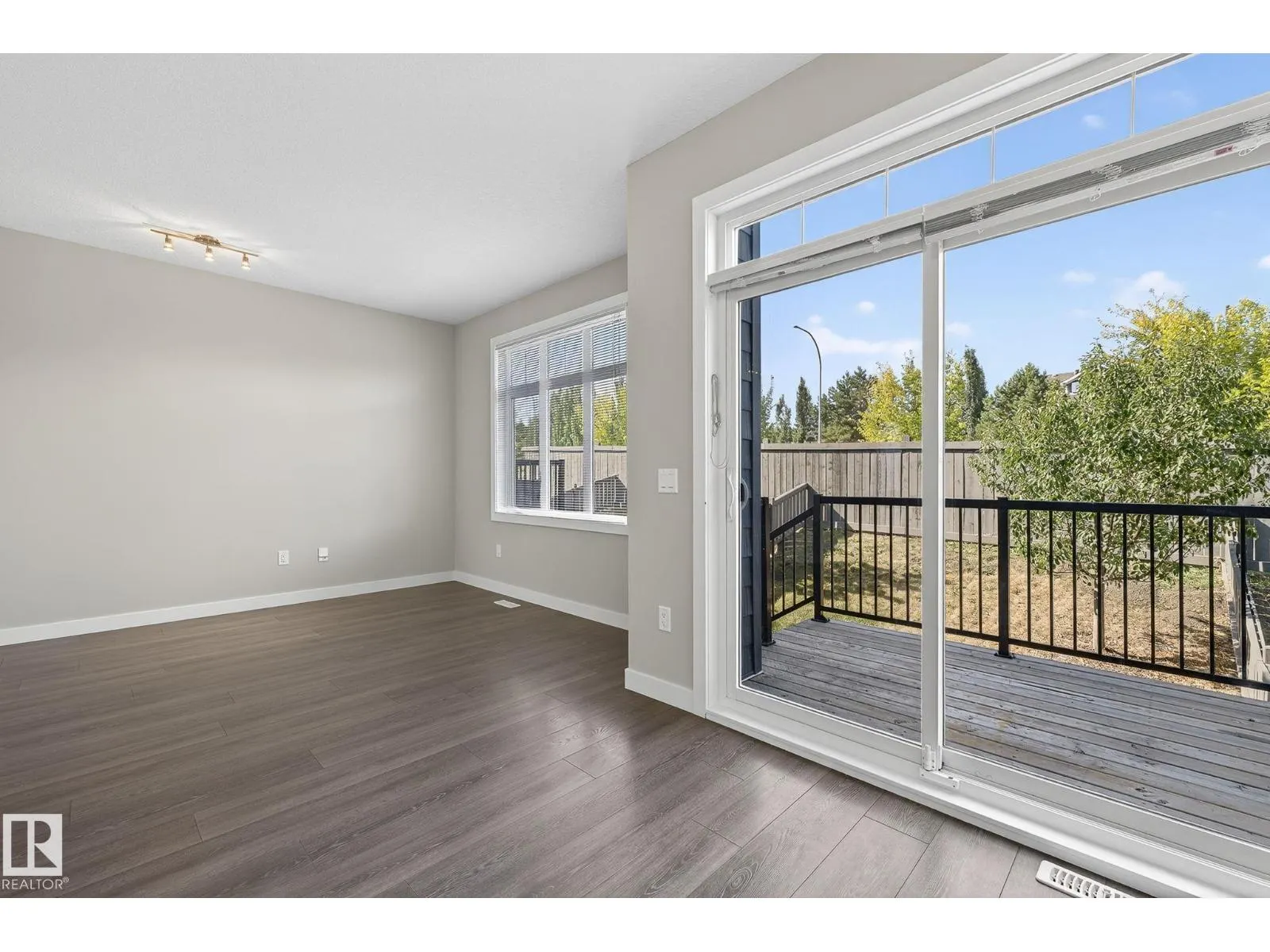 #12 600 BELLEROSE DR