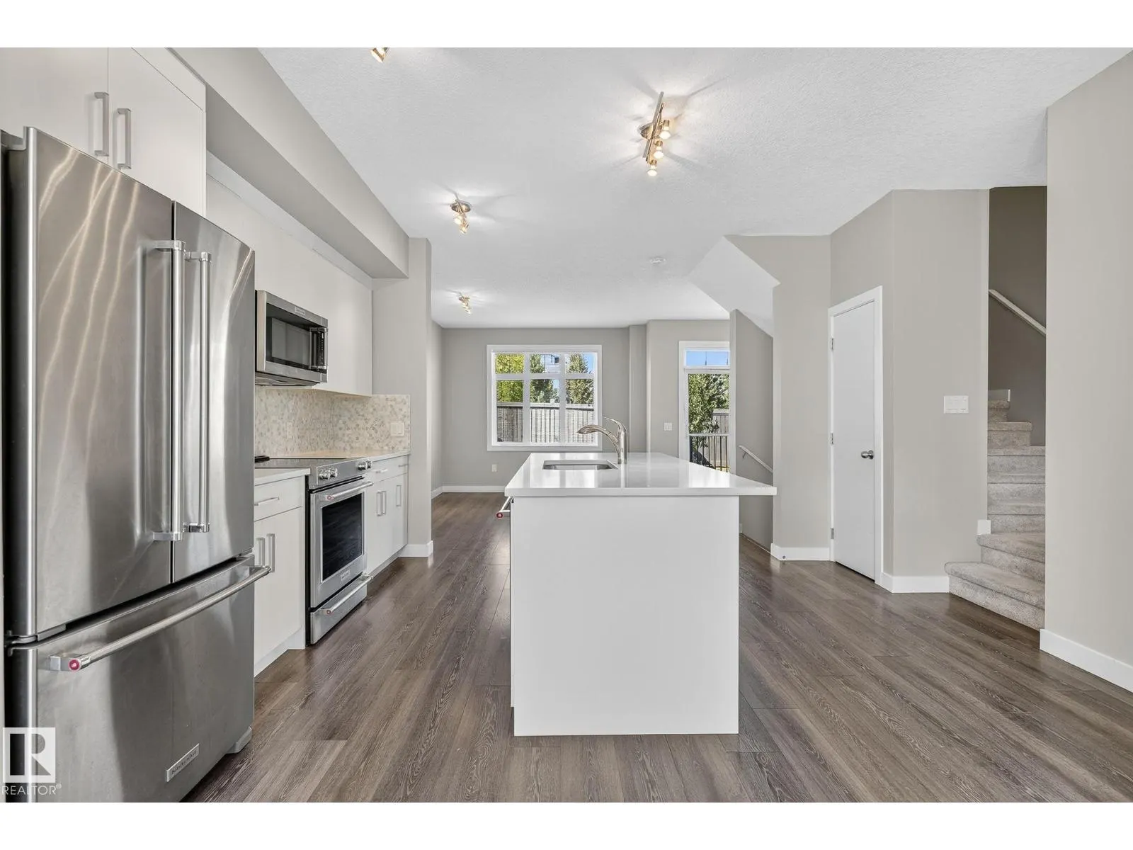 #12 600 BELLEROSE DR
